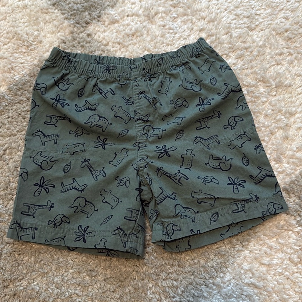 Carters shorts size 24m